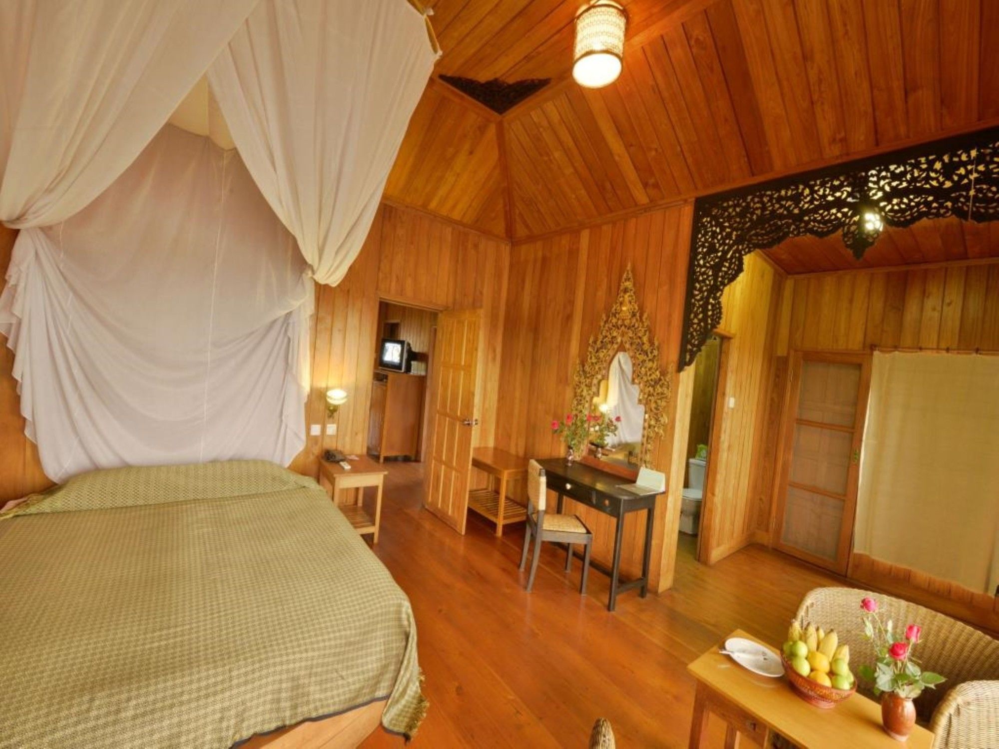 Shwe Inn Tha Floating Resort Inle Lake Extérieur photo
